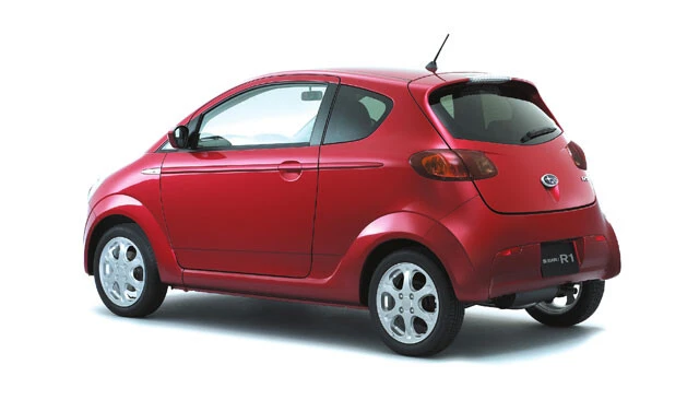 サイドに回り込んだ美しいテールランプのデザイン