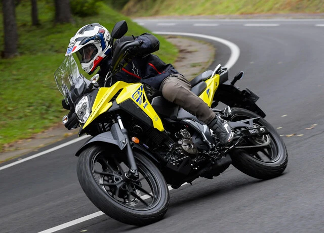 【第4位】スズキ Vストローム250SX 価格:56万9800円 Vストローム1050DEや、Vストローム800DEという兄貴分と共通のフロントマスクを与えられたこともあり、ファンらは狂喜乱舞