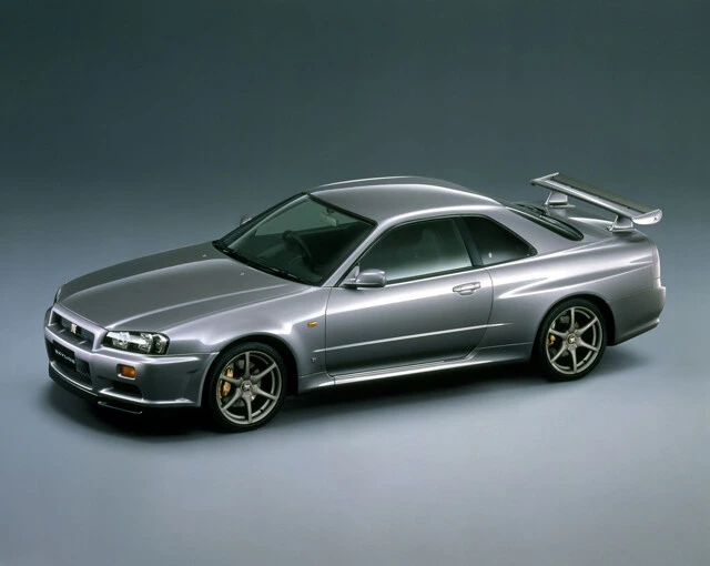 1999年 5代目スカイラインGT-R(R34) 4代目スカイラインGT-Rより走行性能が超絶アップデートされたと話題に