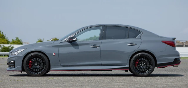 徹底的に磨き上げられた足回りもあり、速度を高めていっても全然不安がない。もちろん、エアロも専用設計