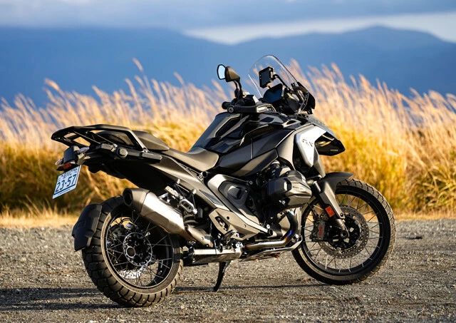 ワインディングや一般道などをガッツリ試乗。新しくなったボディ、サス、エンジンを徹底チェック。鬼売れしそうなデザインに仕上がっている