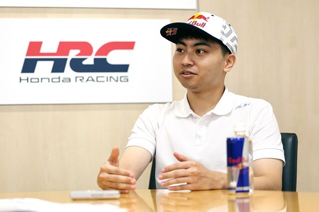 F1ドライバー、シャルル・ルクレールの弟アーサーとコンビを組む岩佐選手。「ルクレールにも強くなってほしい」と語る