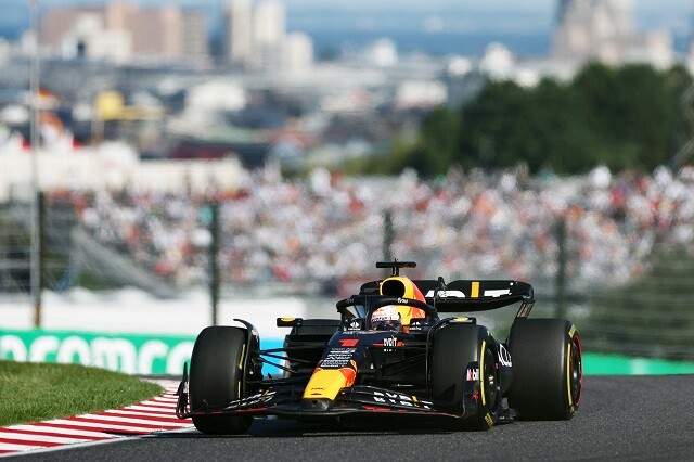 前戦のシンガポールで5位に終わったフェルスタッペンだが、鈴鹿では予選から圧倒的な速さを見せ、ポールトゥウィンで今季13勝目を挙げた