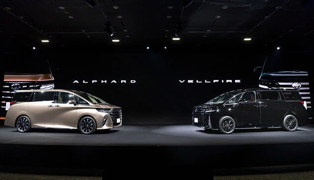 第10位「トヨタ アルファード」「トヨタ ヴェルファイア」6月21日、トヨタはフラッグシップミニバン・アルファード（540万円～）とヴェルファイア（655万円～）の新型を発売。販売店からは「完売」の声が乱れ飛ぶ、爆売れ状態