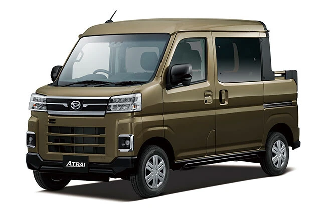 ダイハツ「アトレーデッキバン」価格：191万4000～206万8000円。21年12月に17年ぶりのフルモデルチェンジを受け、6代目となったダイハツのアトレー。4ナンバーとなりこのデッキバンを設定