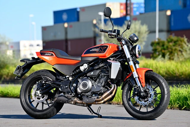 ハーレーダビッドソン X350 価格:69万9800円 排気量は353㏄。日本市場で発売されたハーレーとしては過去最小の排気量となる。バイク初心者の若者や女性でも扱いやすい