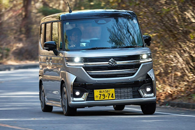 3代目スペーシアカスタムのマイルドハイブリッド＋ターボエンジンは燃費と走りを両立。貫禄たっぷりの顔面も文句ナシ