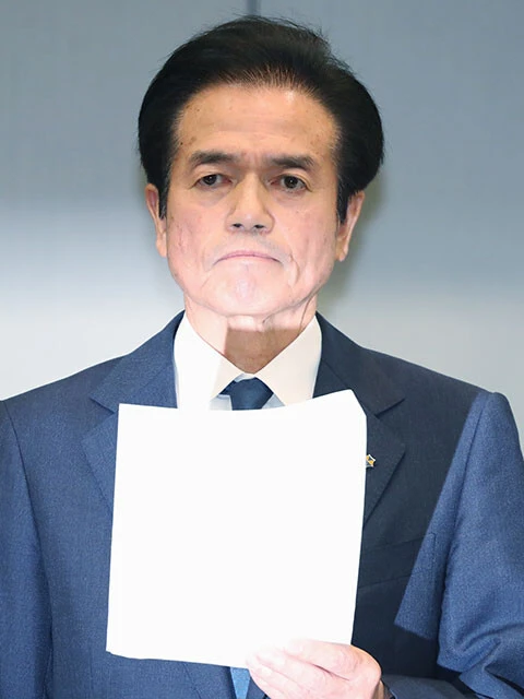 兼重宏行前社長は会見で「(不正について)耳を疑った。こんなことまでやるのかと、愕然としましたね」とコメントし、「知らぬ存ぜぬ」を貫いた