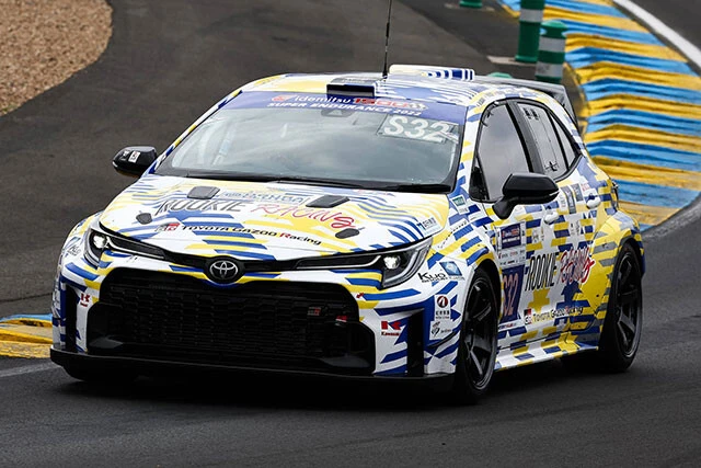 5月28日に世界初の液体水素エンジン車による24時間耐久レース完走を達成したGRカローラがル・マンにサプライズ登場し、デモラン!