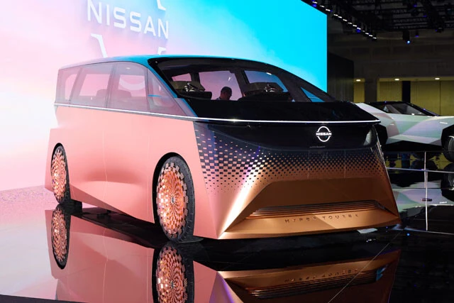 2位　日産　ハイパーツアラー