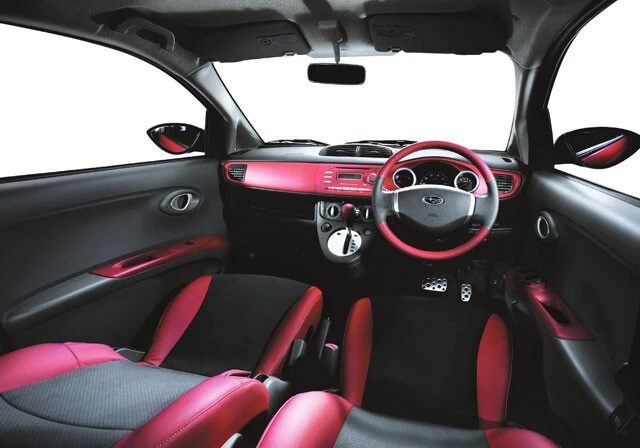 欧州車のようなセンスだったR1のインテリア