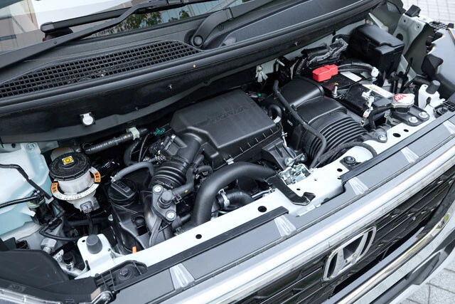 3気筒ターボエンジンの最高出力64馬力。高速道路の走行にも余裕がある