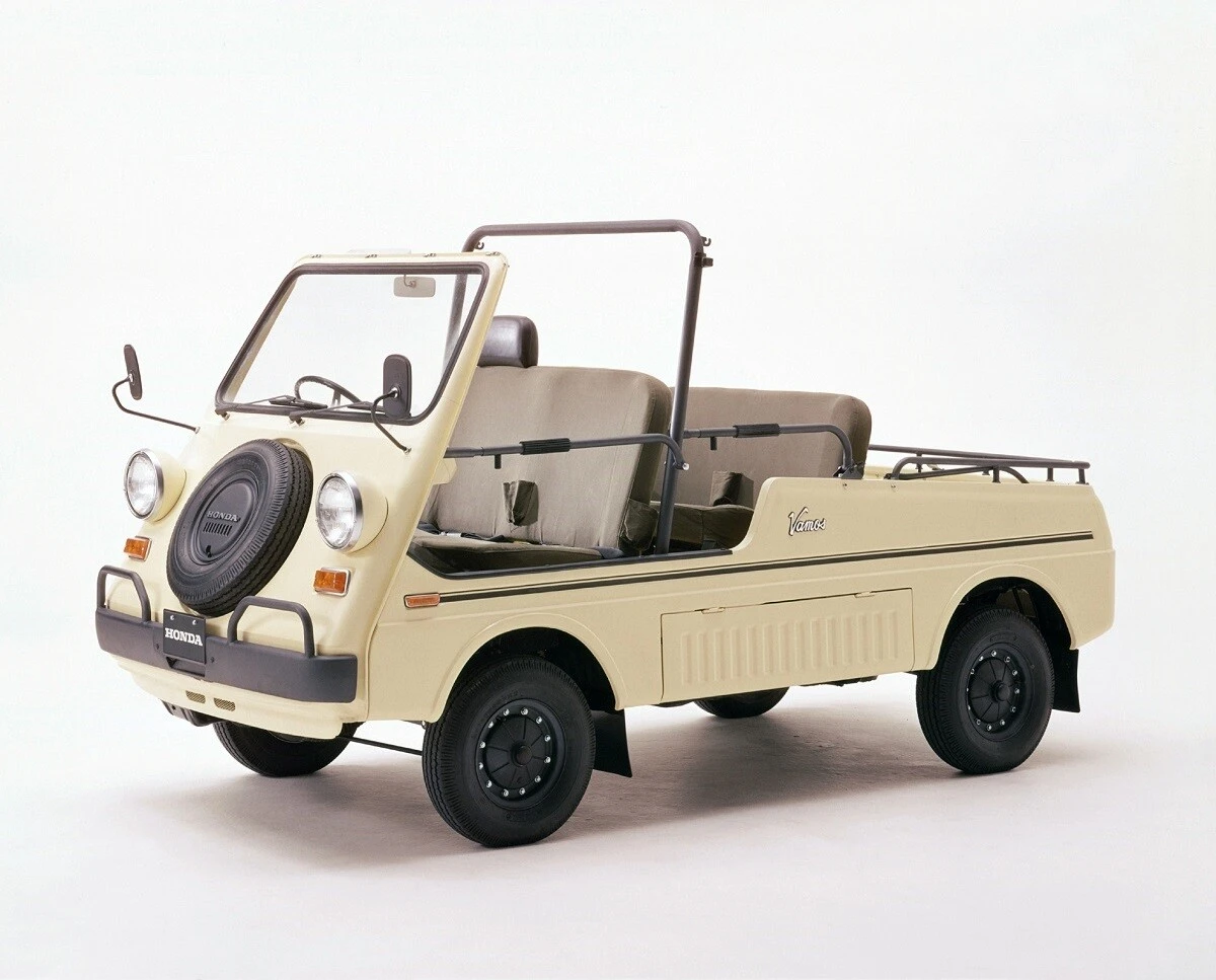 まるで遊園地にある乗り物かゴルフ場のカートのようないでたちのバモスホンダ