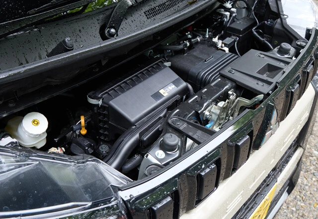 パワーユニットは最高出力52馬力の自然吸気と、64馬力のターボの2種類を用意。全車マイルドハイブリッドを搭載