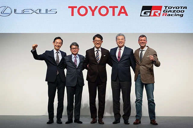 トヨタの新経営チーム。左から新郷和晃執行役員、宮崎洋一副社長、佐藤社長、中嶋裕樹副社長、サイモン・ハンフリーズ執行役員