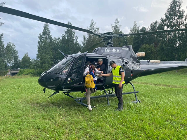 タイムアタックが行なわれるSS（スペシャルステージ）の現場取材にヘリで向かった山本氏は、「ヘリの活用は交通弱者を救う切り札」