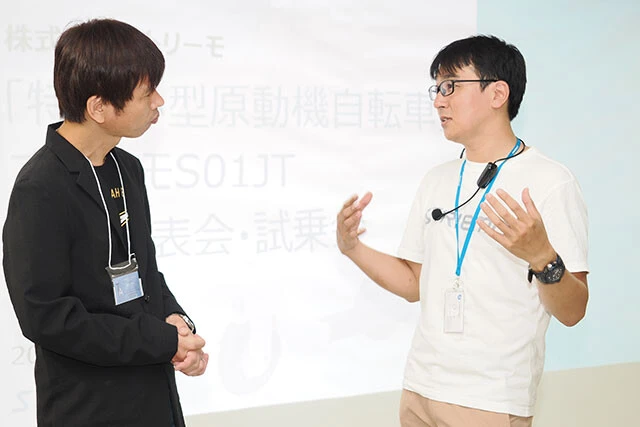 「マスコミは電動キックボードとひとくくりにしてとらえますよ」というアオキの質問に、「ストリーモはキックしません」と森氏