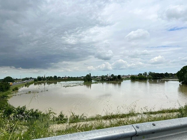 湖のようになってしまった畑
