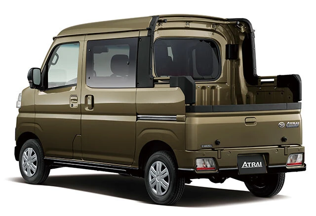 デッキバンはターボエンジンを搭載。力強い走りで遠出のレジャーやアウトドアをアシストする。最大積載量は250㎏