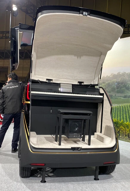 リアのトレーラーには、なぜか電子ピアノが装備されている。日産の驚きの狙いとは!?