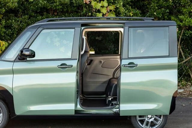 一度でも使うとヤミツキになるのが、チョー便利なスライドドア。ちなみに後席は320㎜のスライド機構を備えているのもうれしい