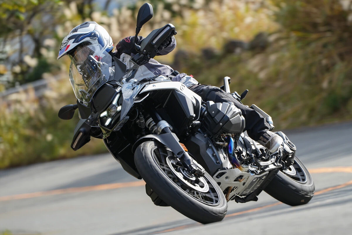 世界累計100万台を誇るアドベンチャーの王様がフルチェン！　BMWの新型R1300GSの実力に迫る!!