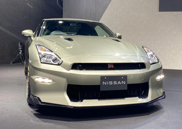 日産 GT‐R 価格:1375万円~ 標準モデルは、全長4710㎜×全幅1895㎜×全高1370㎜。ホイルベースは2780㎜。車両重量は1740~1770㎏