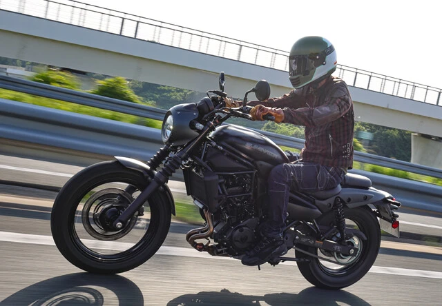 往年の名車が15年ぶり復活で話題！　〝漢（おとこ）〟カワサキ「新型エリミネーター」は買い？