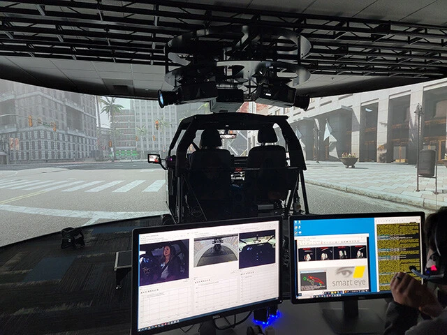 AIによる自動運転のシミュレーションの模様も公開。研究の詳細に関しては不明。本来施設内は未公開なので、かなり貴重