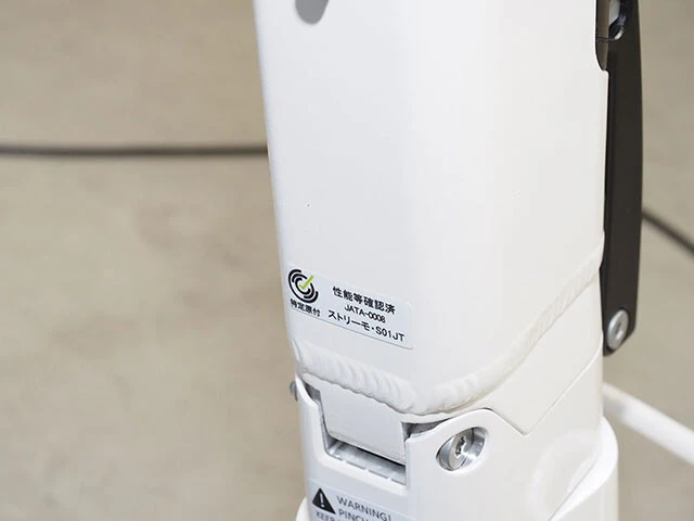 国が定める特定小型原動機付自転車の性能等確認制度をパスしたモデルには、このように認定シールが貼られている