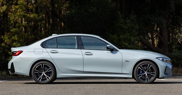 サイドウインドーフレームがCピラー(後部窓柱)側まで伸ばされたことで、サイドビューがこれまで以上に伸びやかな印象に