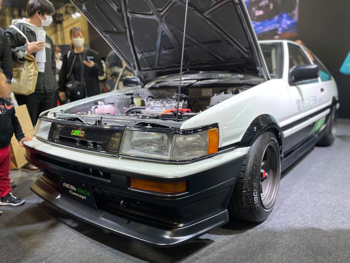 第1位「トヨタ AE86 BEV Concept（電気じどう車）」今年1月「幕張メッセ」（千葉県千葉市）でご開帳され、大きな話題を呼んだ。電気自動車に魔改造されたレビンは、漢すぎるMT仕様！