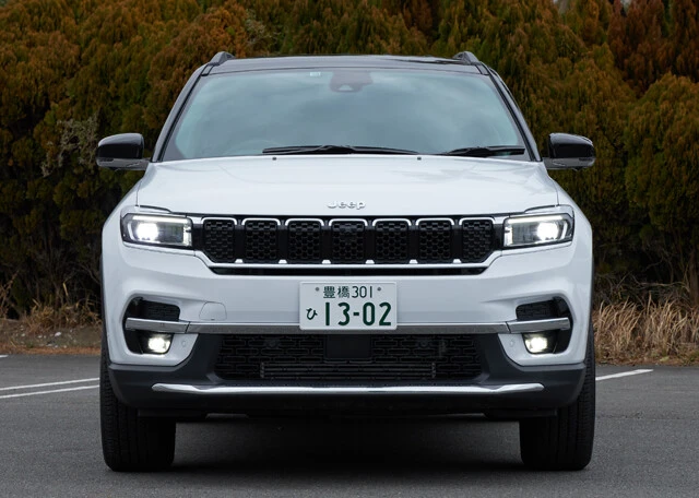 ジープ コマンダー　価格：597万円　ジープブランドのモデルなのでオフロード性能もバッチリ。路面に応じたドライブモードなども備えている