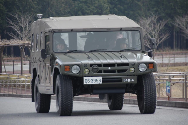 メガクルーザーの自衛隊バージョンである「高機動車」