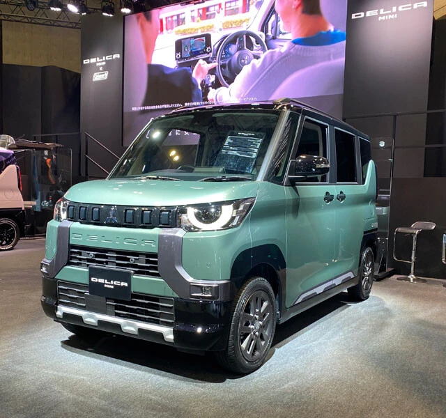 三菱自動車が放った新型軽スーパーハイトワゴンの「デリカミニ」。正式な発売は今年5月を予定。男をたぎらせる一台に仕上がっている