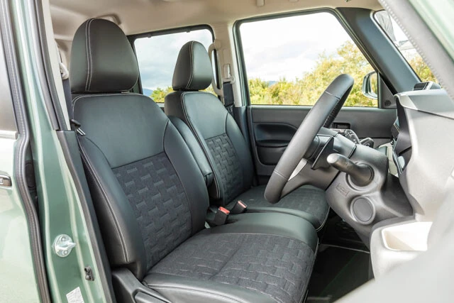 シートは撥水加工が施されているため、水汚れを気にせず使い倒せる