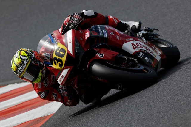 世界の二輪レースに先駆け、今シーズンからCN燃料を使う全日本ロードレース選手権JSB1000クラス。写真は水野涼選手(Astemo Honda Dream SI Racing)
