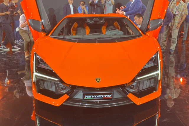 ランボルギーニの新型「レヴエルト」は1015馬力（！）で脱炭素の柱になれるのか!?