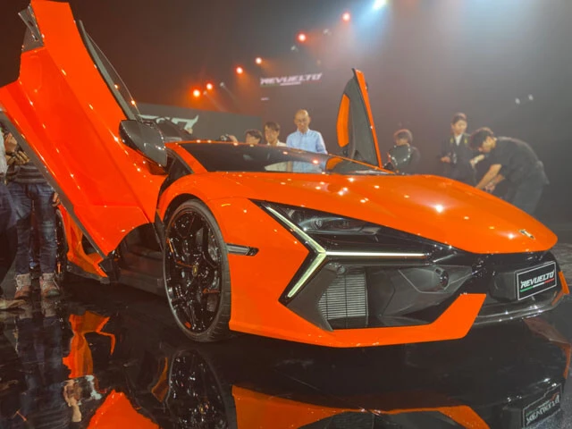 ホイールは前後でサイズが異なる。フロントが21インチ、リアが22インチ