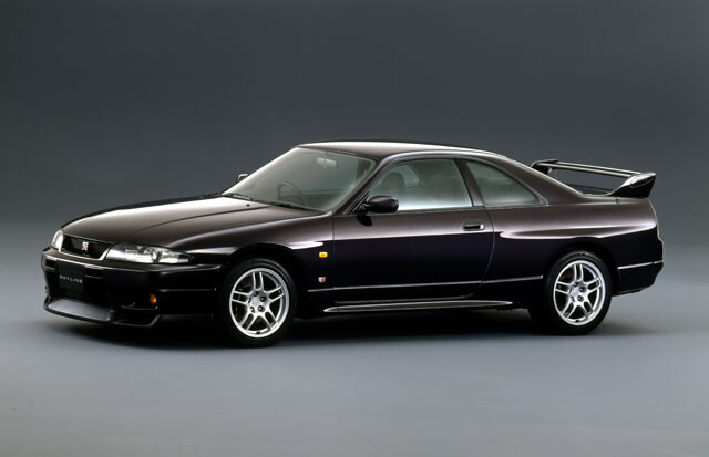 1995年から1998年にかけて販売されていたR33型スカイラインGT-R。新車時の販売台数が少ないためお宝化