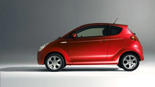 2シーターなのかと思わせるドアのデカさ