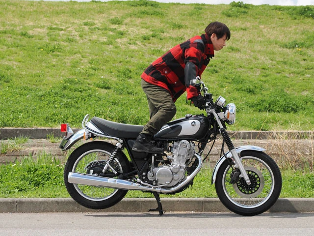 SRのエンジン始動はド硬派にも程があるキック。ファンは〝儀式〟と呼ぶ