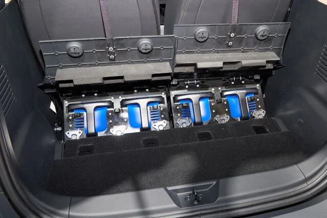 CI-MEVのトランクには着脱可能式バッテリーを4基搭載
