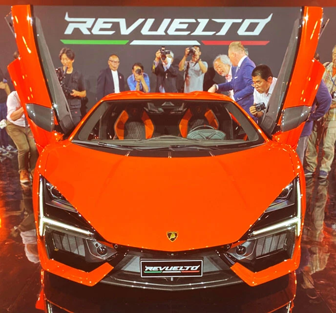 第6位　ランボルギーニ「レヴエルト」レヴエルトの価格は約6600万円だが、日本向けの割り当てについては、向こう数年分が完売しているというからビックリ仰天