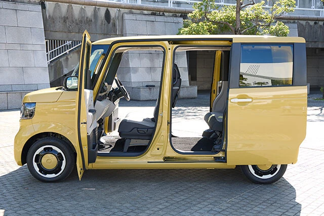 鬼売れを続ける軽スーパーハイトワゴンだけあり、室内空間の広さは文句ナシ！