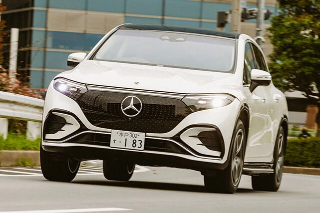 第7位 メルセデス・ベンツ「EQS SUV」1回の充電での航続距離は593㎞。ちなみに全幅2m超のワガママボディだが、最小回転半径は5.1m。小回りもシッカリとこなす