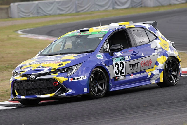 水素エンジンを搭載したカローラスポーツ。トヨタは苛酷なモータースポーツに参戦し、新技術の課題をあぶり出す