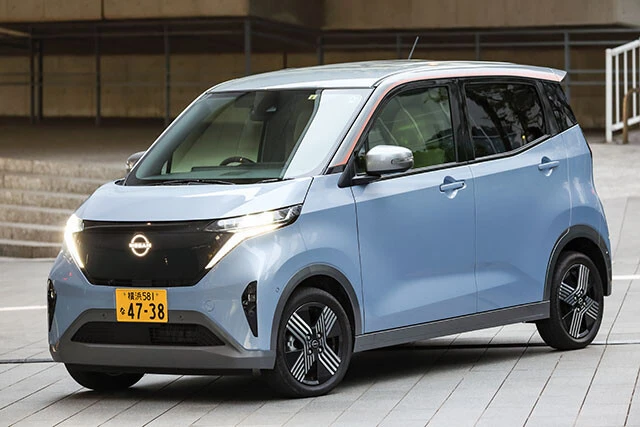 日産「サクラ」価格：254万8700～304万400円。日本市場に軽EV旋風を巻き起こしている日産サクラ。EVに抵抗がある人は、ぜひ試乗し、異次元の乗り心地を味わうべし！