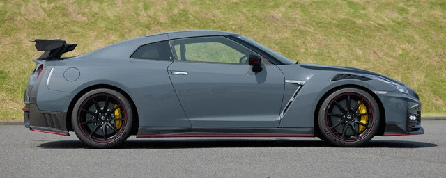 ボディサイズは全長4700㎜×全幅1895㎜×全高1370㎜。ホイールベースは2780㎜。車両重量1720㎏