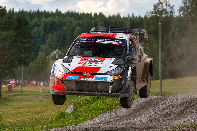 WRC第9戦ラリーフィンランドで優勝したトヨタの33号車のエルフィン・エバンス/スコット・マーティン組。